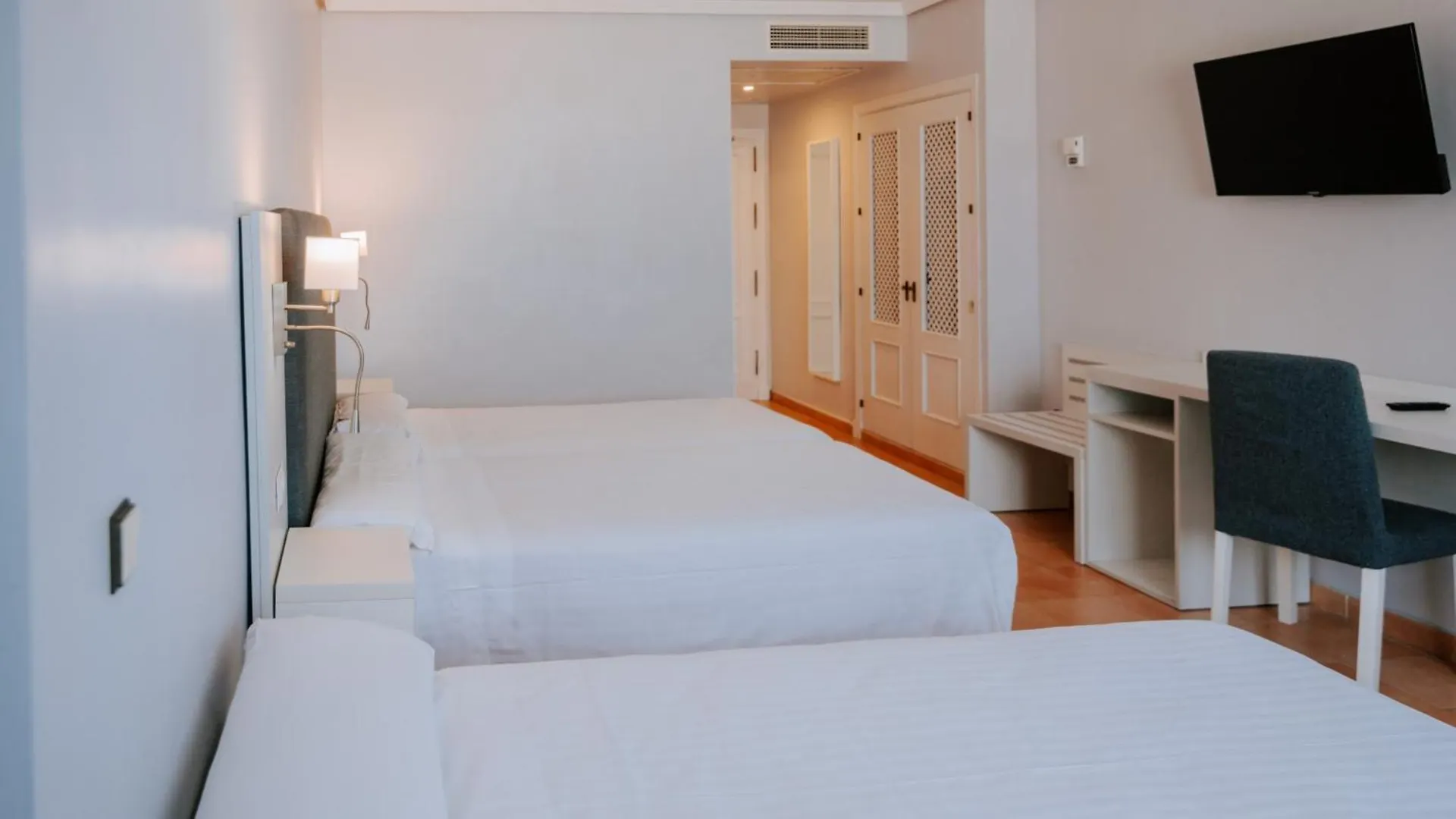Hotel Bahia Sur San Fernando 4*,